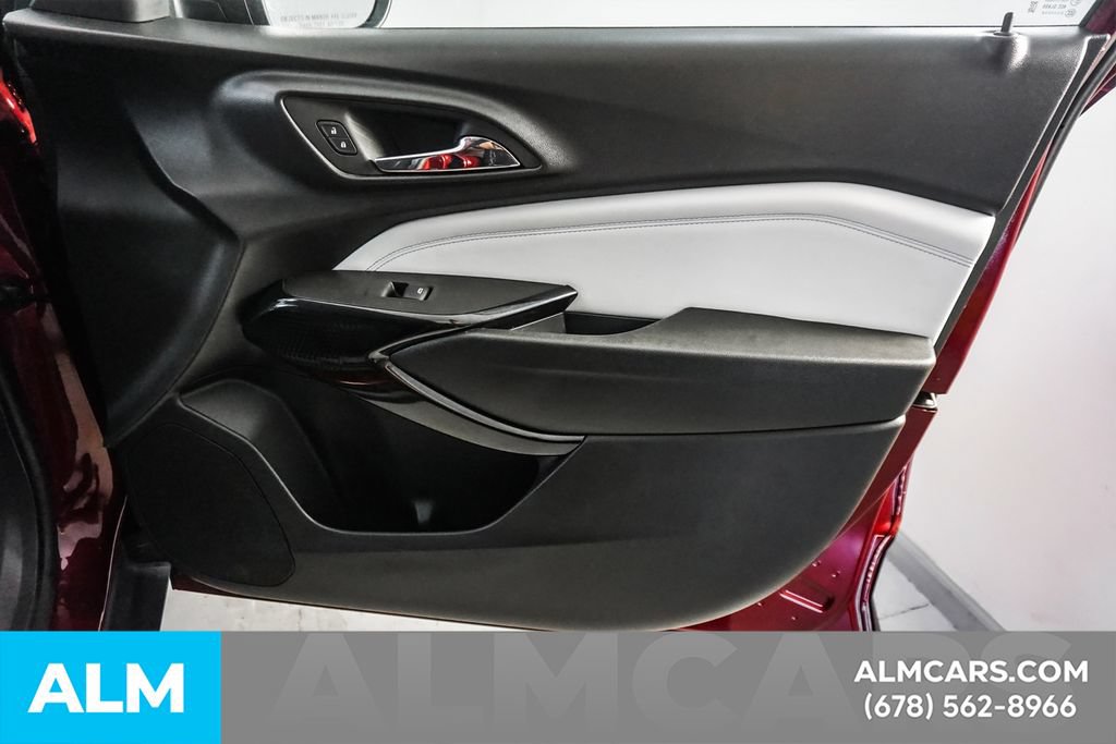 Used 2025 Chevrolet Trax LT FWD image 41