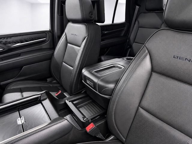 Used 2021 GMC Yukon XL Denali w/ Denali Premium Package AWD/4WD image 22