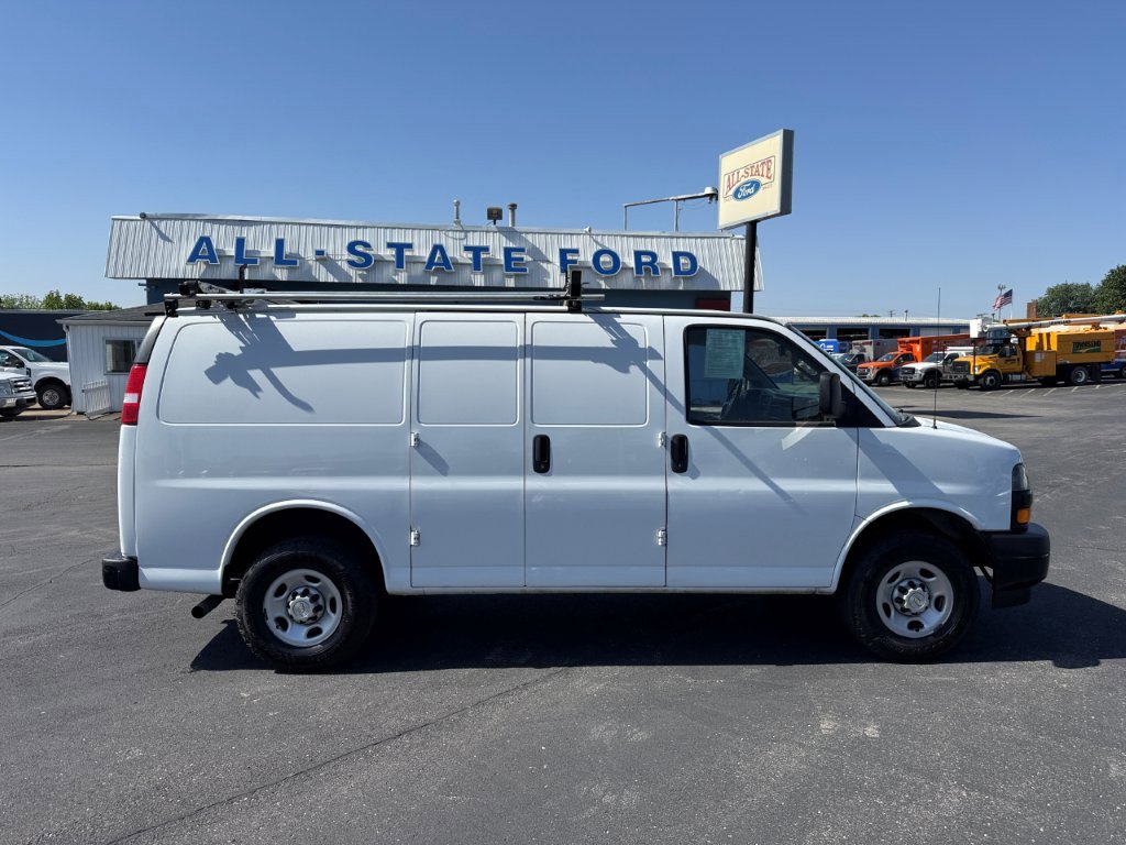 Used 2022 Chevrolet Express 2500 w/ Driver Convenience Package RWD image 9