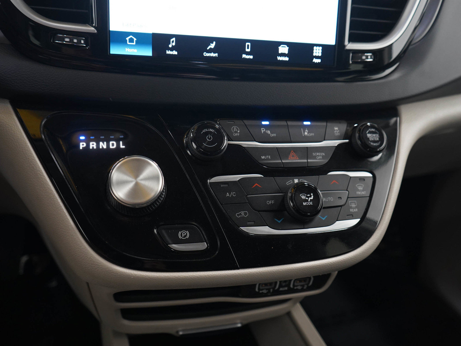 Used 2023 Chrysler Pacifica Touring-L FWD image 25