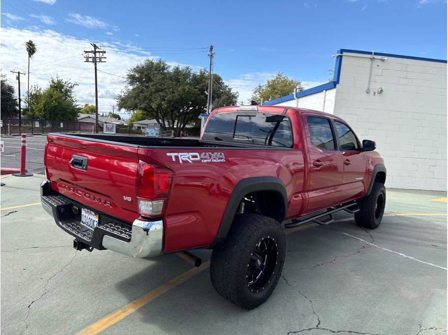 Used 2017 Toyota Tacoma TRD Off-Road image 6