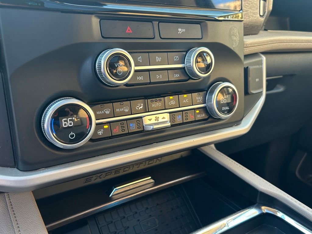 Used 2023 Ford Expedition Max Limited image 39