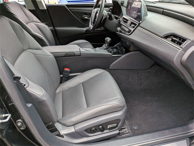 Used 2022 Lexus ES 300h w/ Premium Package image 31