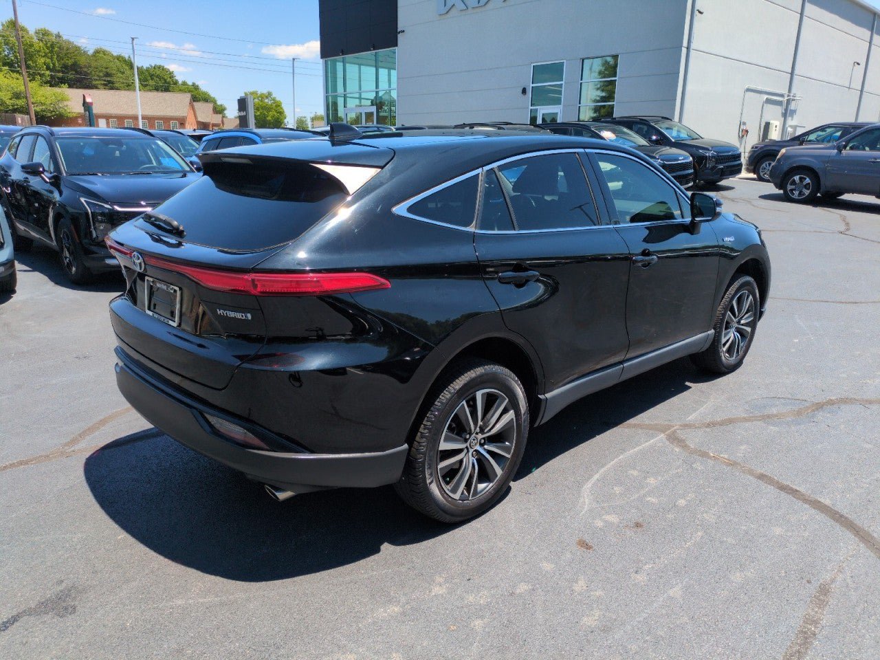 Used 2021 Toyota Venza LE AWD/4WD image 7