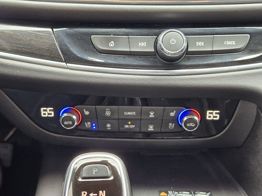 Used 2021 Buick Enclave Avenir w/ Avenir Technology Package FWD image 17