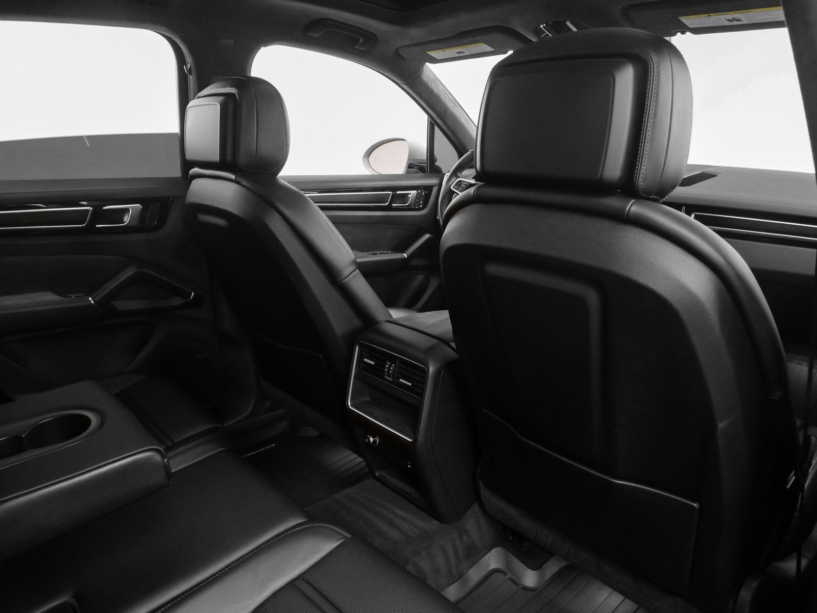 Used 2023 Porsche Cayenne GTS image 31