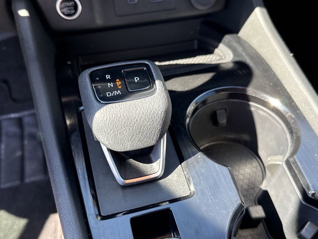 Used 2023 Nissan Rogue SV image 16