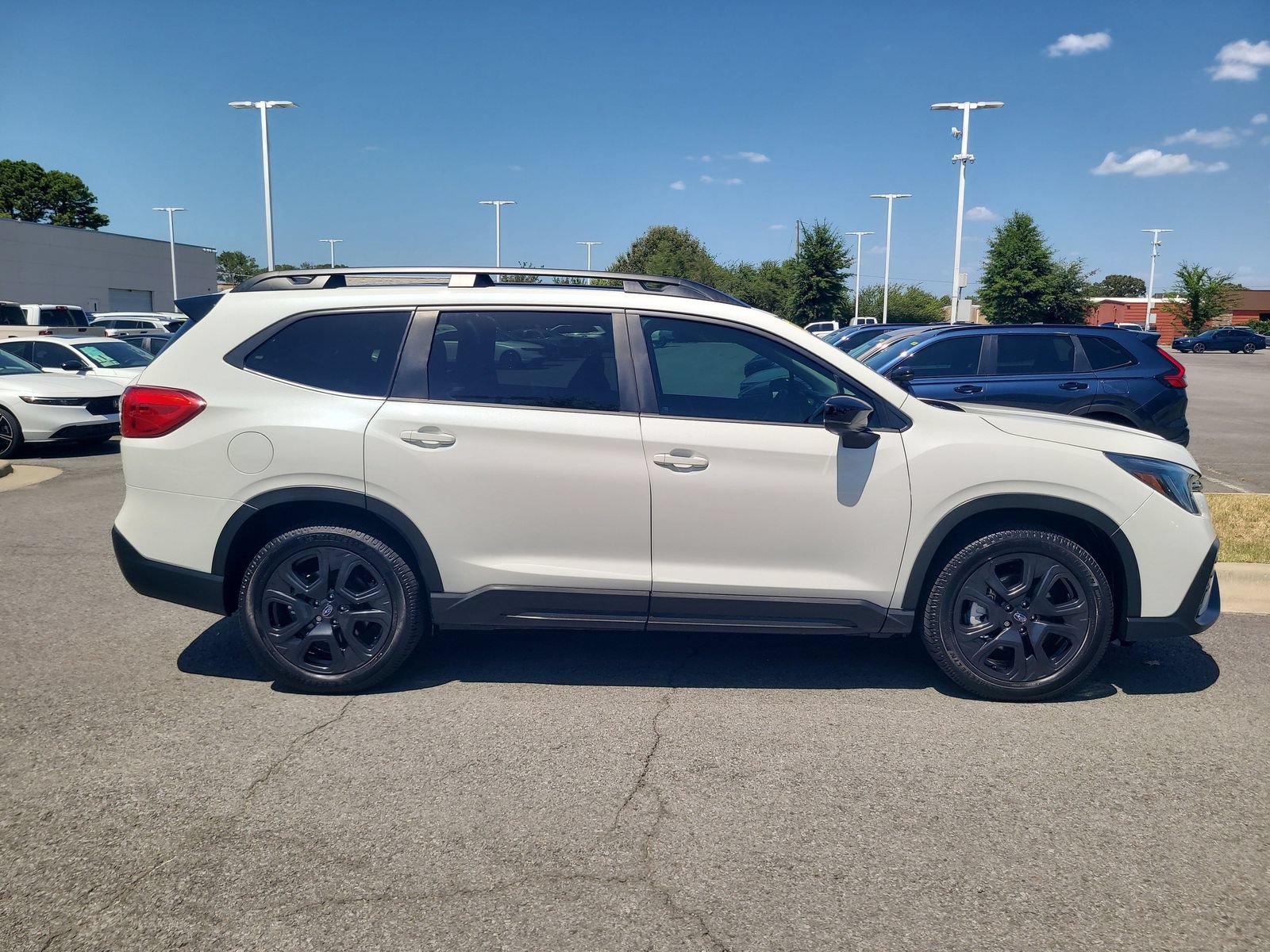 Used 2024 Subaru Ascent Onyx Edition AWD/4WD image 2