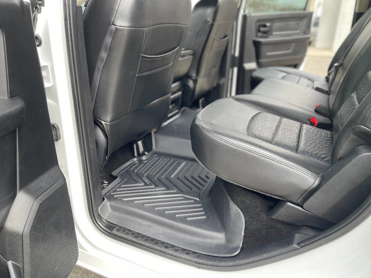 Used 2015 RAM 2500 Tradesman w/ Chrome Appearance Group image 34