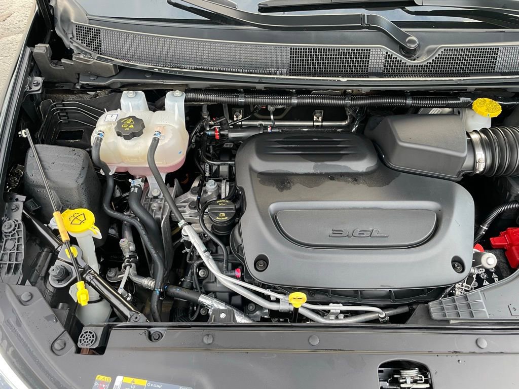 Used 2025 Chrysler Pacifica Limited image 43