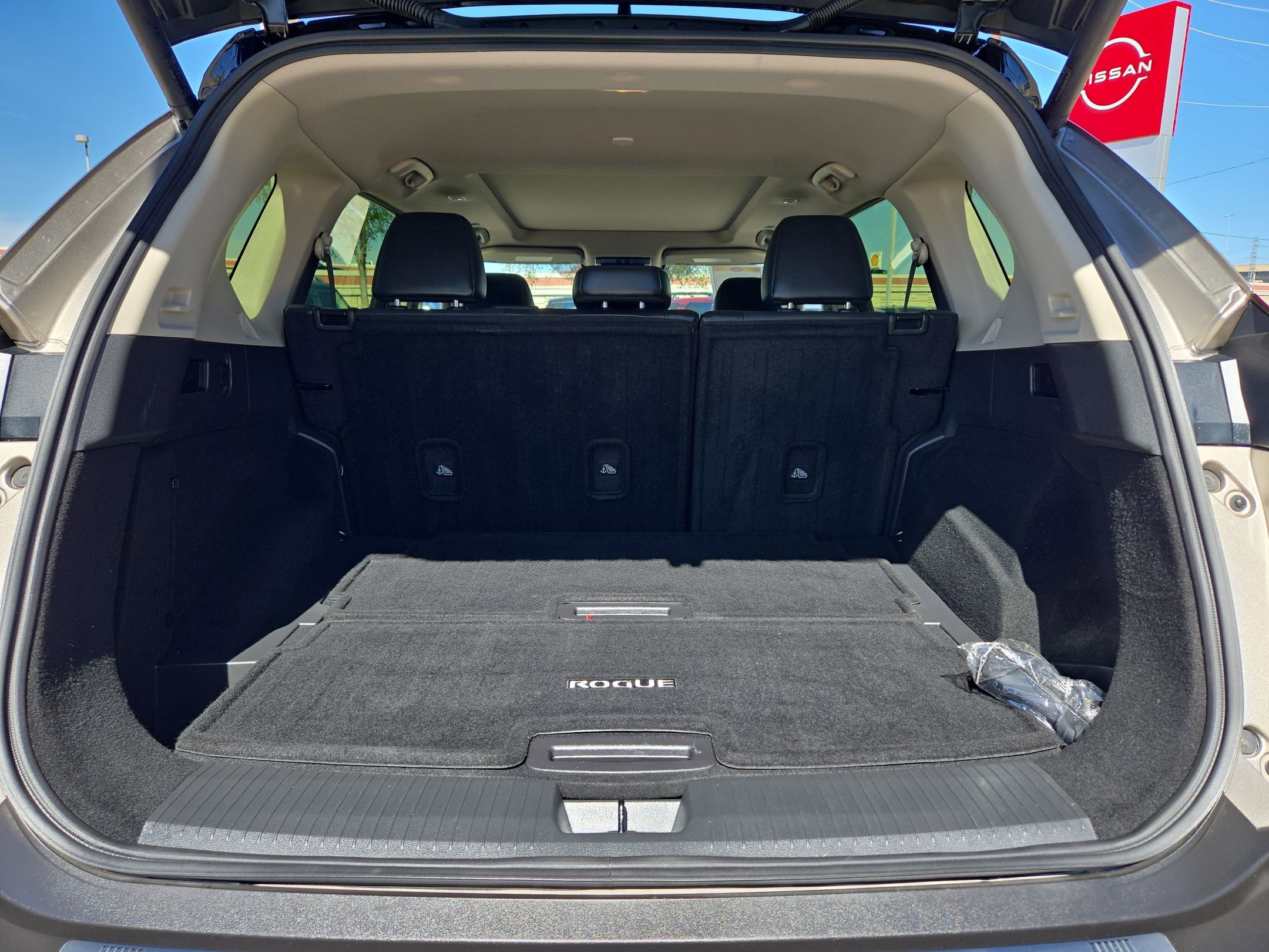 Used 2023 Nissan Rogue Platinum w/ Platinum Premium Package image 26