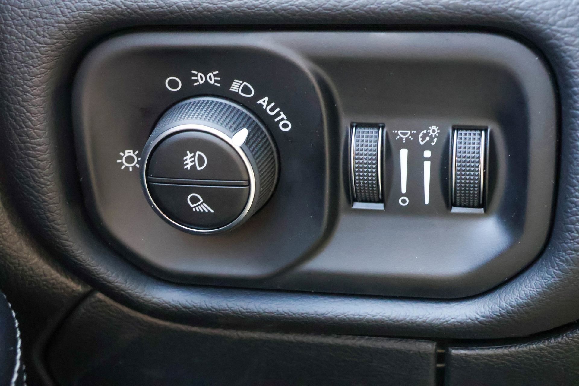 New 2026 RAM 3500 Laramie AWD/4WD image 28