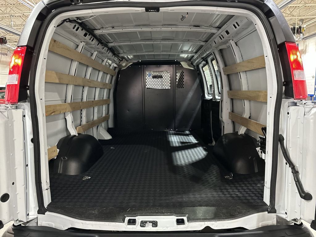 Used 2024 GMC Savana 2500 w/ Driver Convenience Package image 18