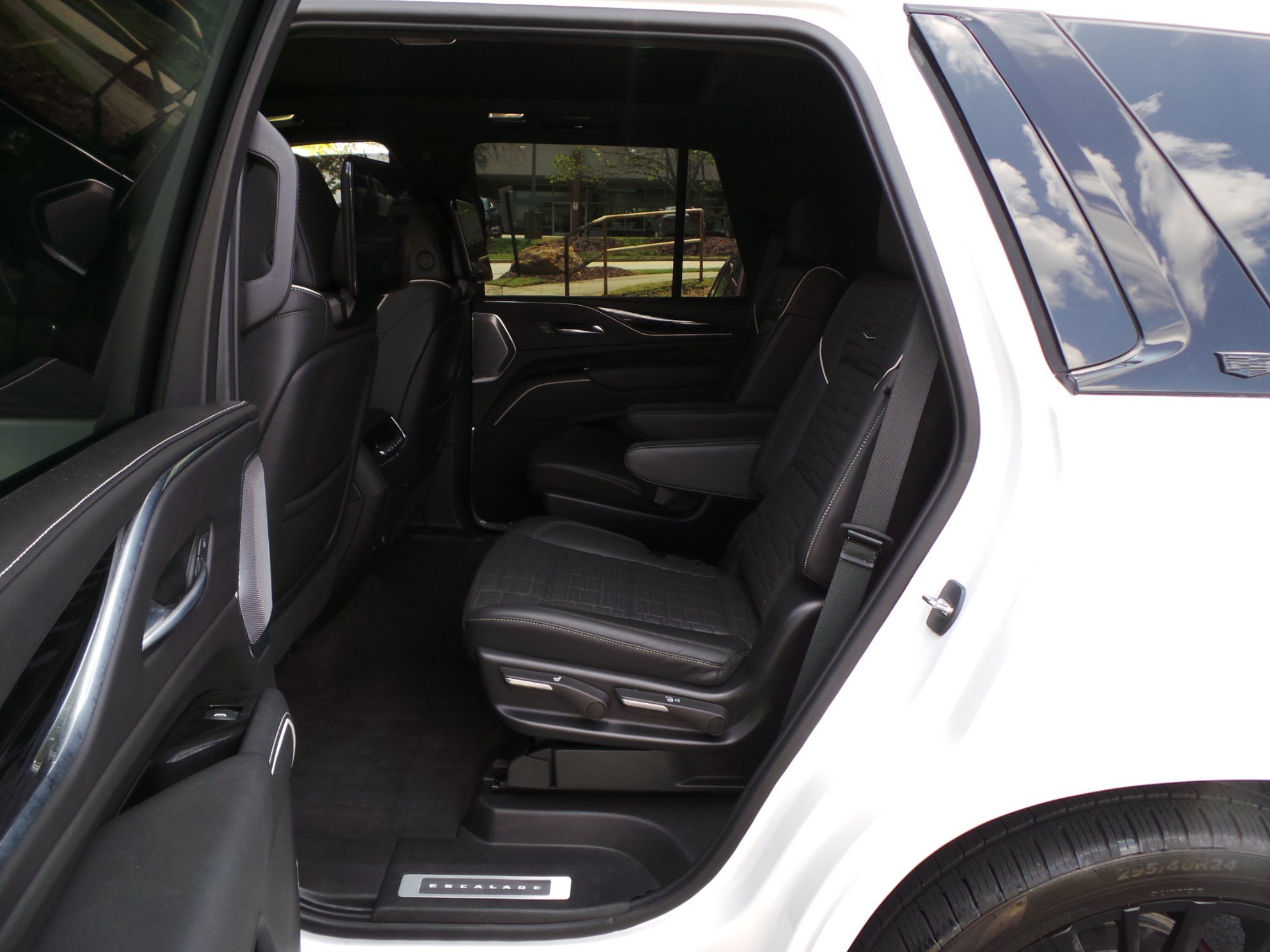 Used 2023 Cadillac Escalade V AWD/4WD image 42
