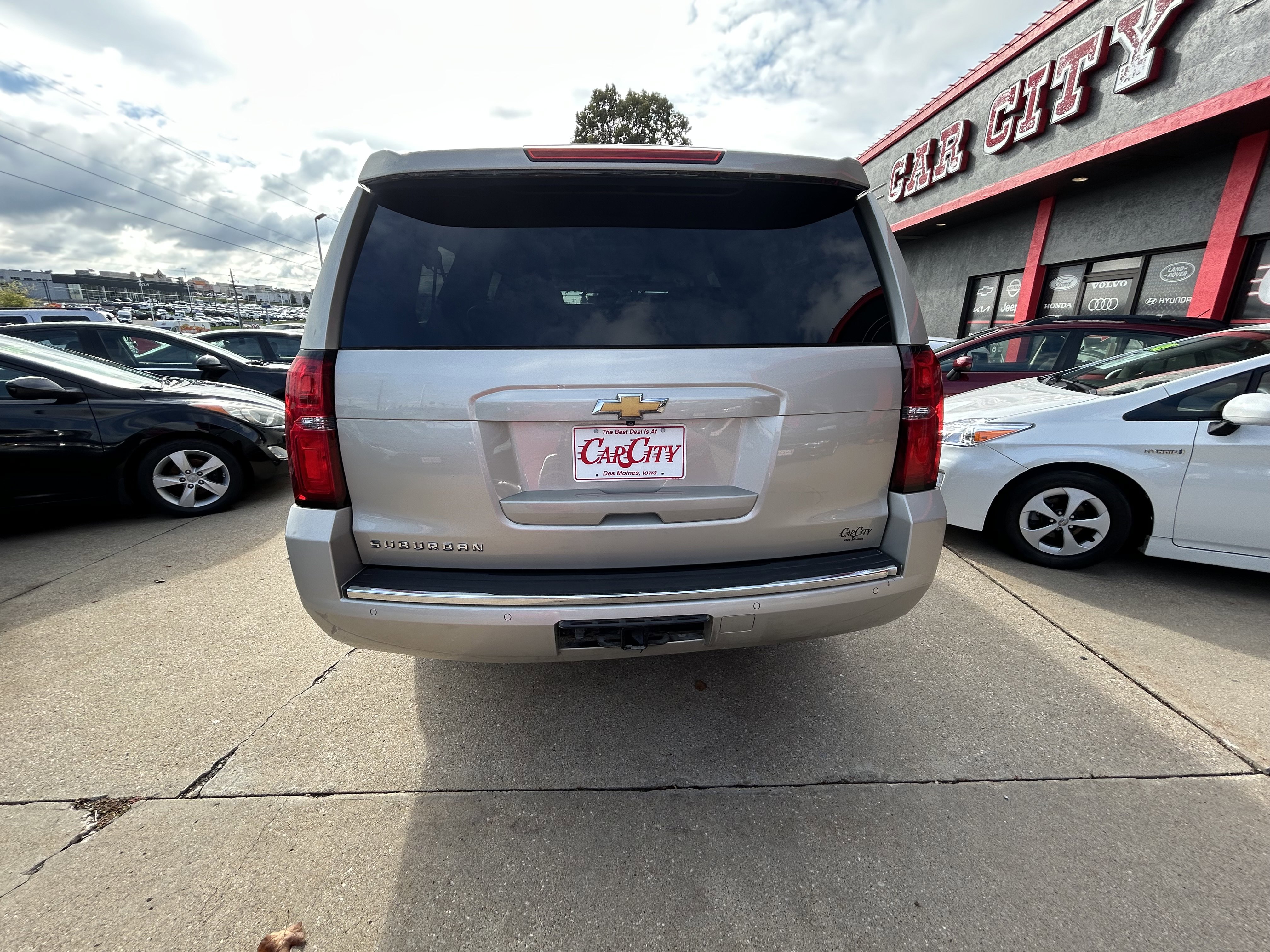 Used 2015 Chevrolet Suburban LTZ image 4