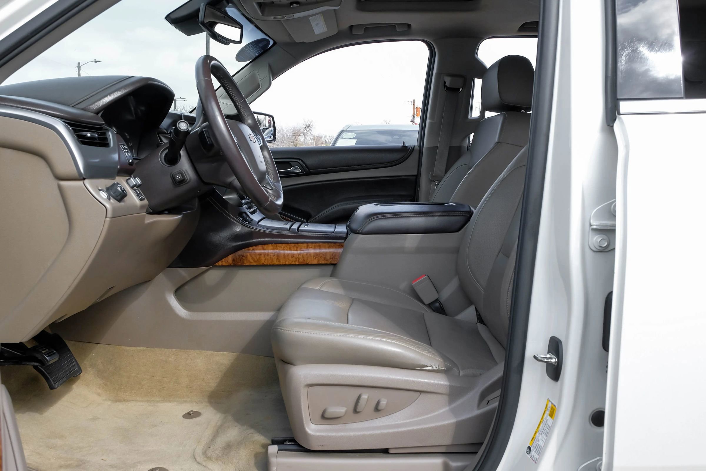 Used 2015 Chevrolet Suburban LTZ image 4