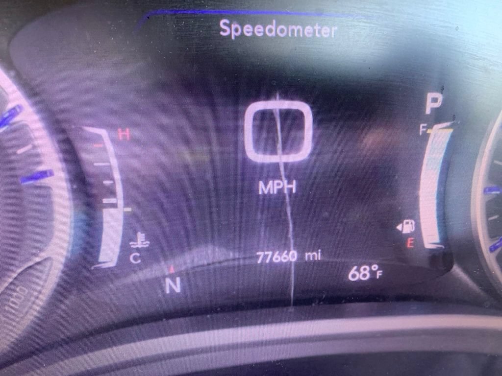 Used 2023 Chrysler Pacifica Touring-L FWD image 9