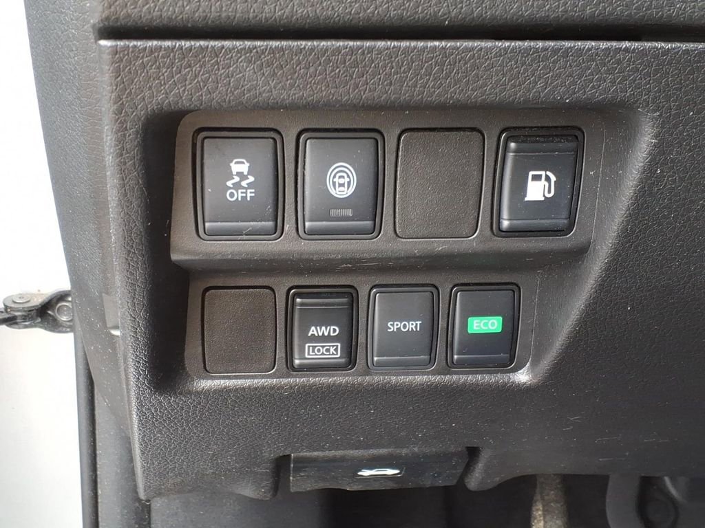 Used 2020 Nissan Rogue S image 13