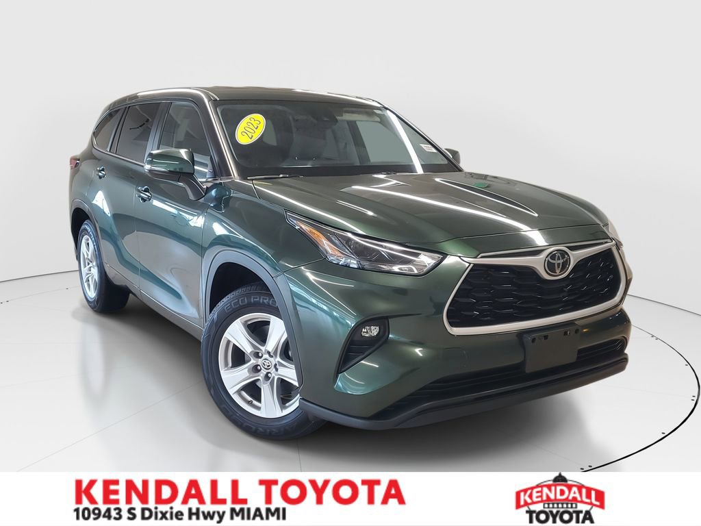 Used 2023 Toyota Highlander LE image 1