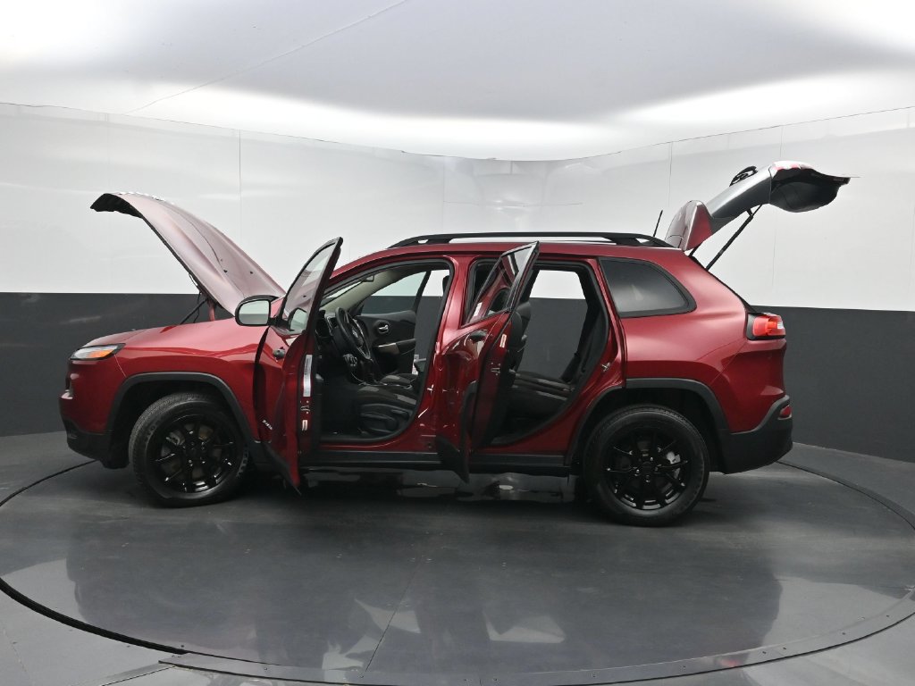 Used 2017 Jeep Cherokee Sport FWD image 32