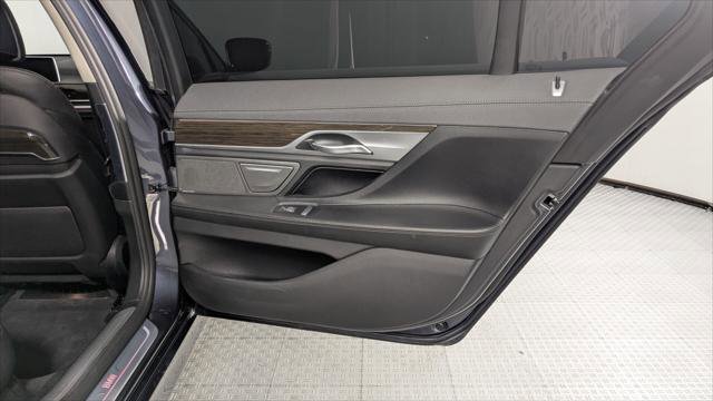 Used 2020 BMW 740i image 19