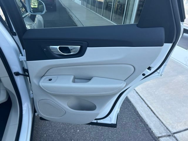 Used 2023 Volvo XC60 B5 Plus w/ Climate Package AWD/4WD image 12