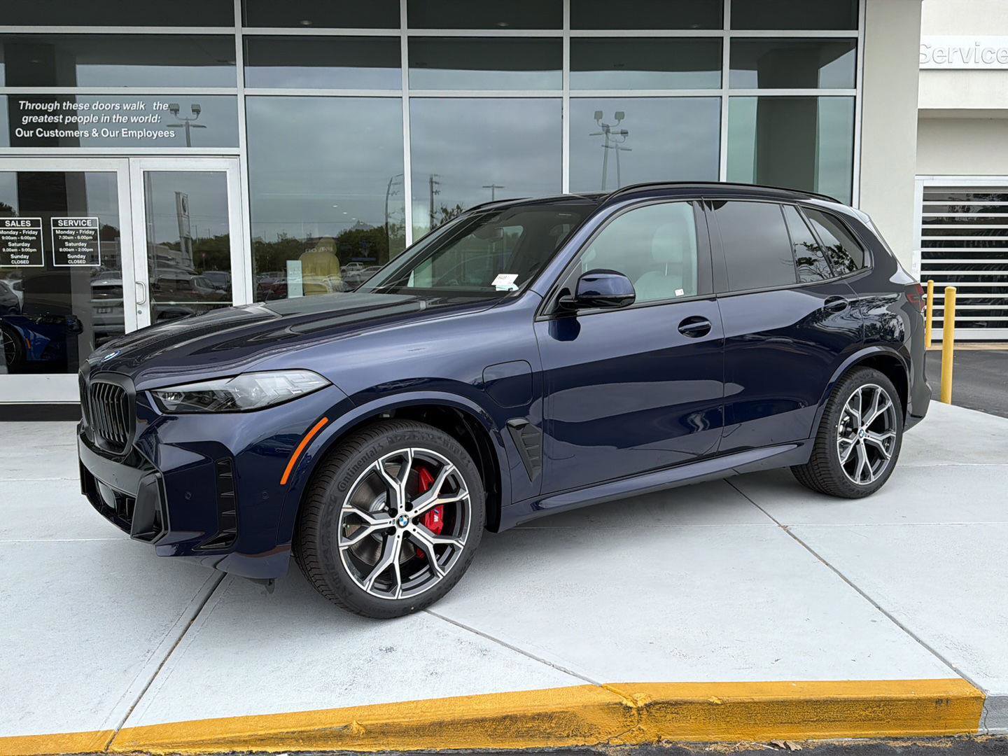 New 2026 BMW X5 xDrive50e w/ M Sport Package AWD/4WD image 2