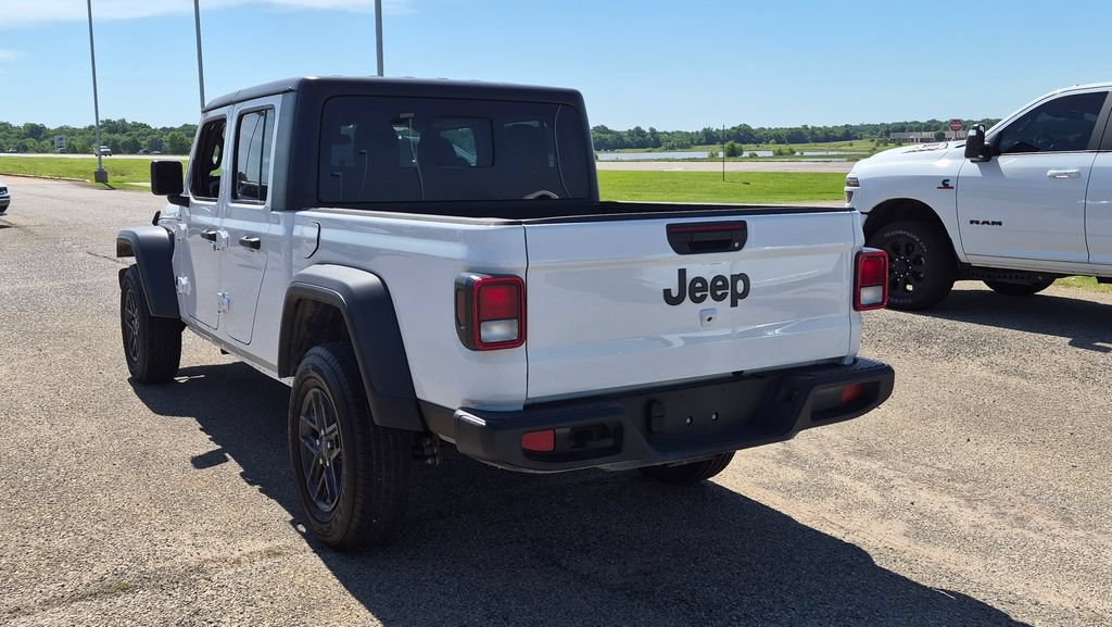 Used 2025 Jeep Gladiator Sport AWD/4WD image 4