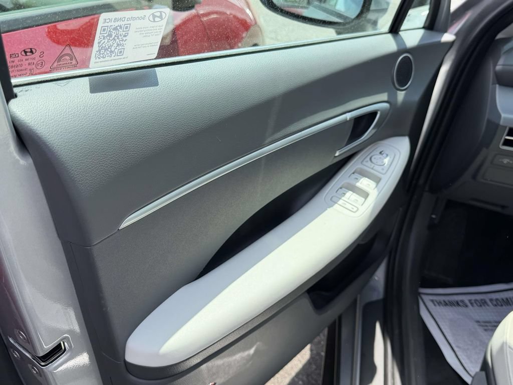 Used 2025 Hyundai Sonata SE FWD image 14