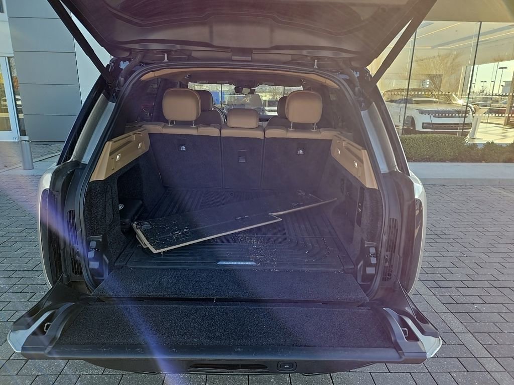 Certified 2023 Land Rover Range Rover SE image 18