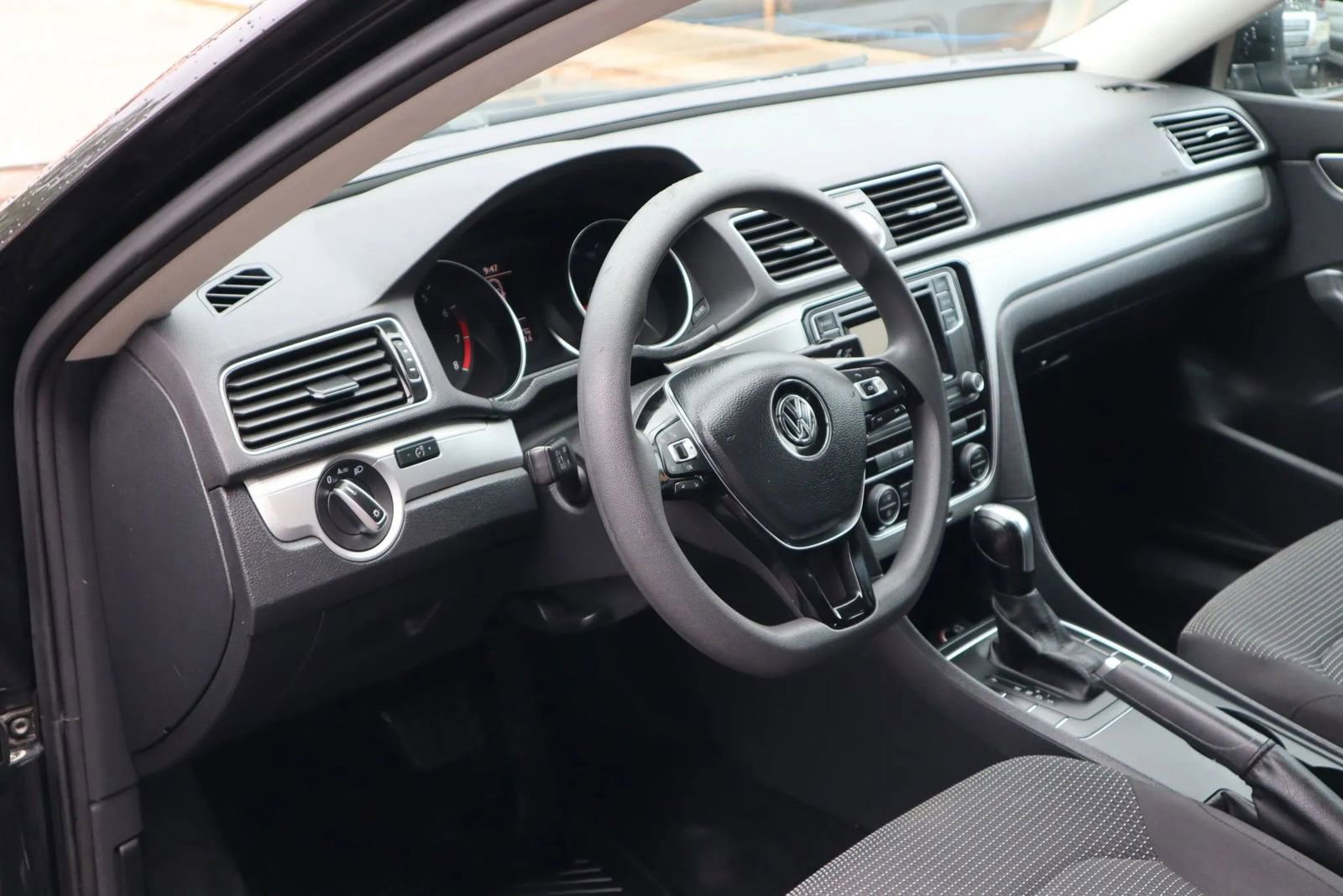 Used 2017 Volkswagen Passat 1.8T S image 8