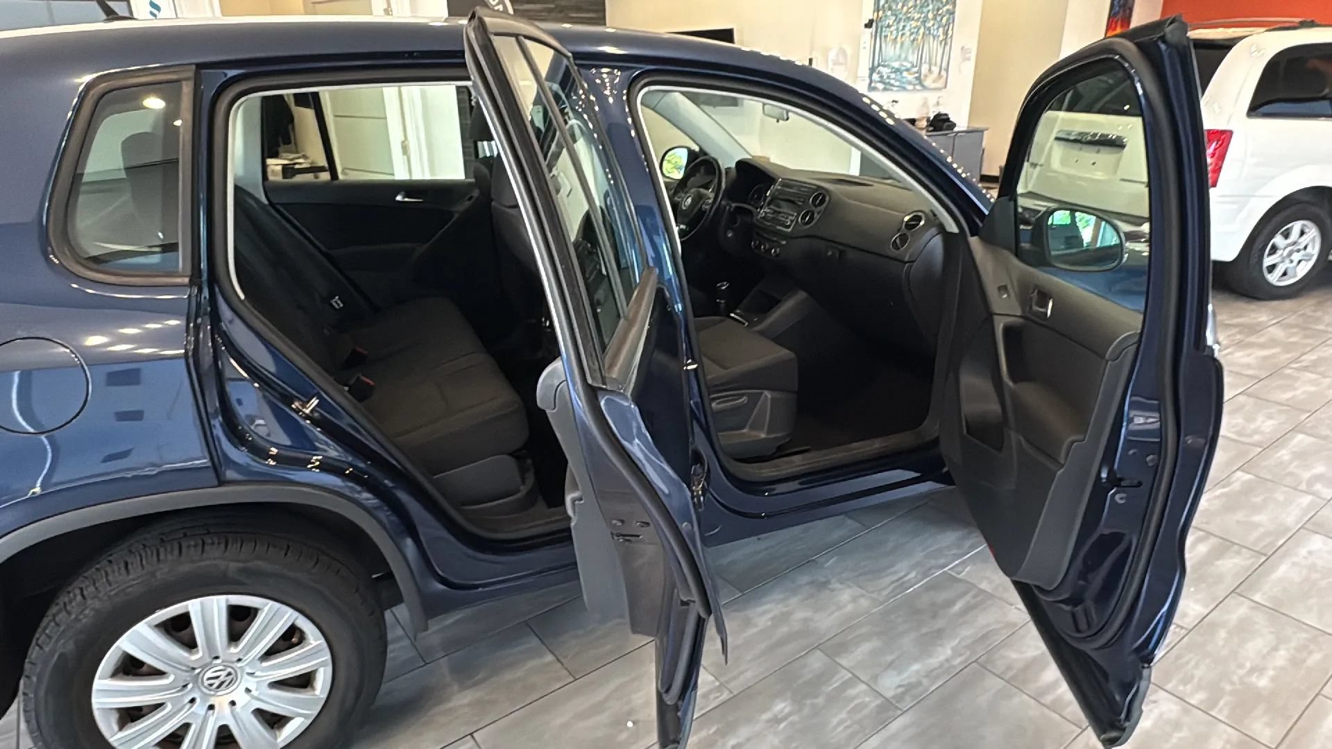 Used 2013 Volkswagen Tiguan S FWD image 18