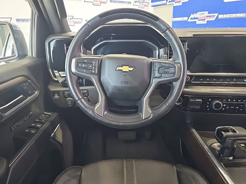 Used 2025 Chevrolet Silverado 1500 High Country AWD/4WD image 2