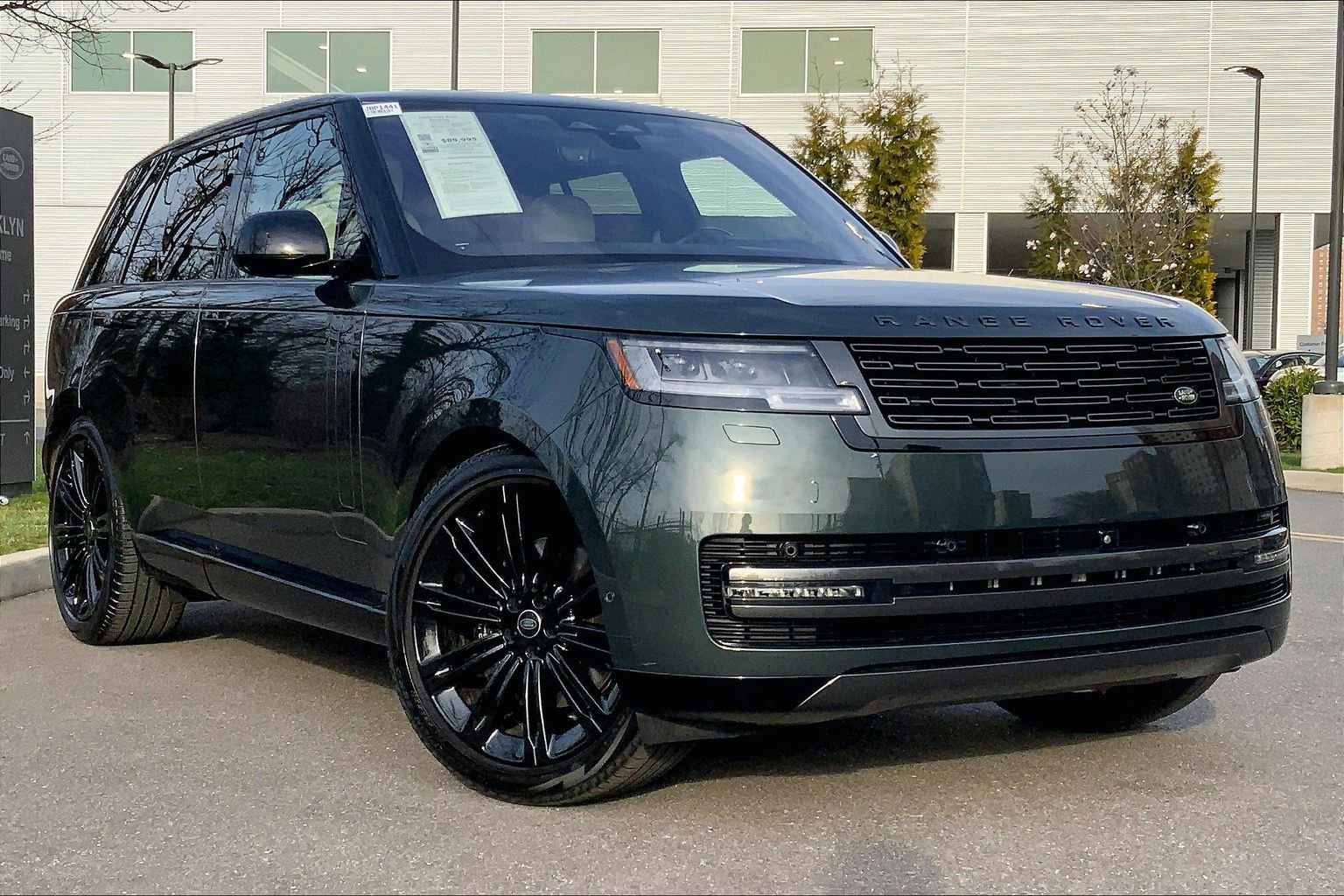 Used 2023 Land Rover Range Rover SE AWD/4WD image 2