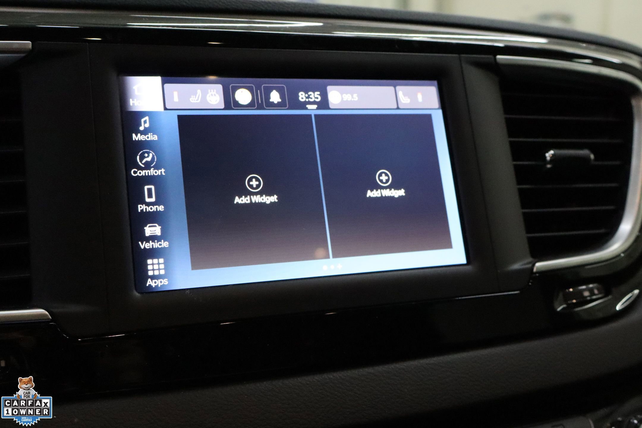 Used 2024 Chrysler Voyager LX image 20