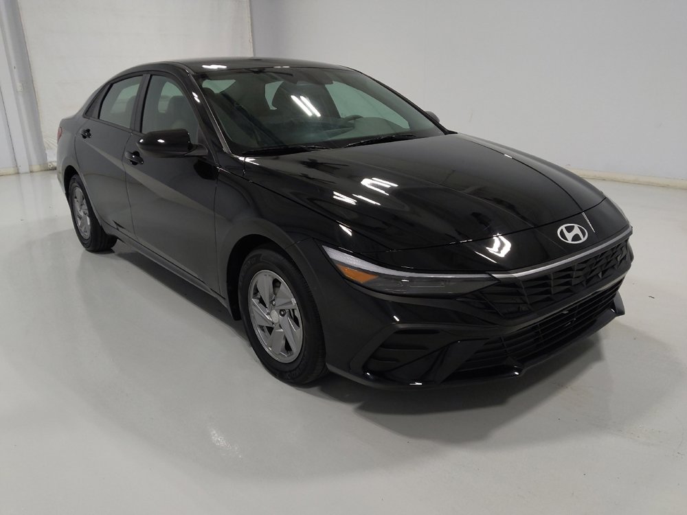 Used 2025 Hyundai Elantra SE image 13