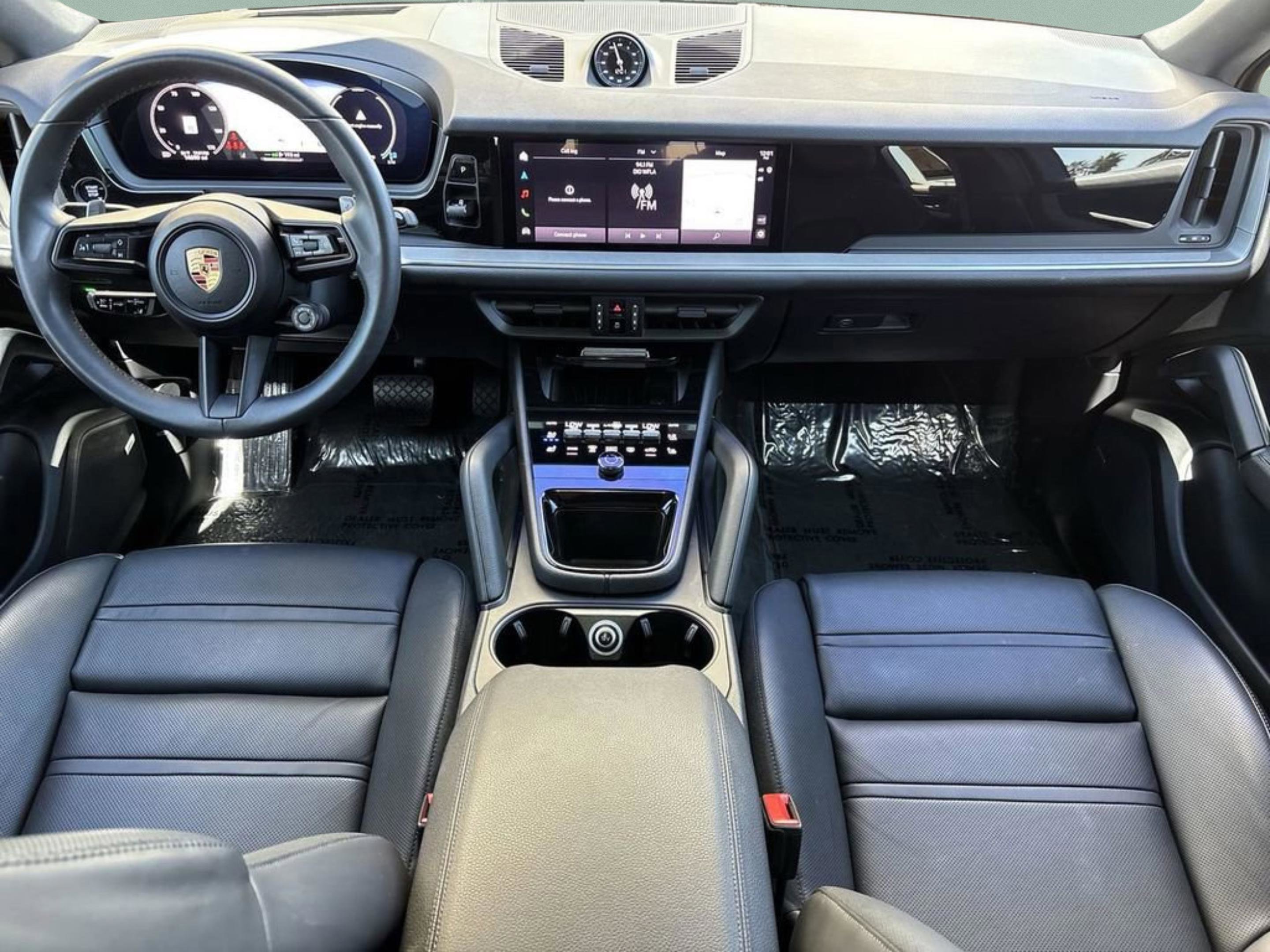 Used 2025 Porsche Cayenne E-Hybrid Coupe image 11