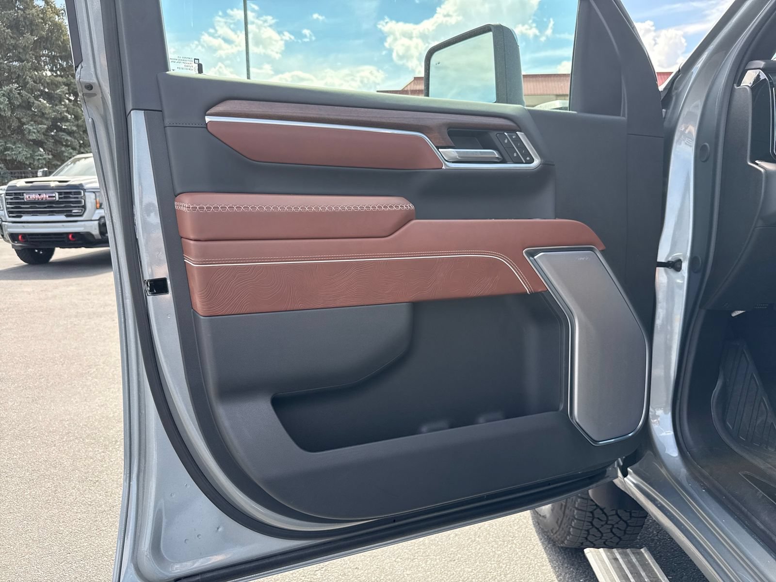 New 2026 GMC Sierra 3500 Denali Ultimate AWD/4WD image 9