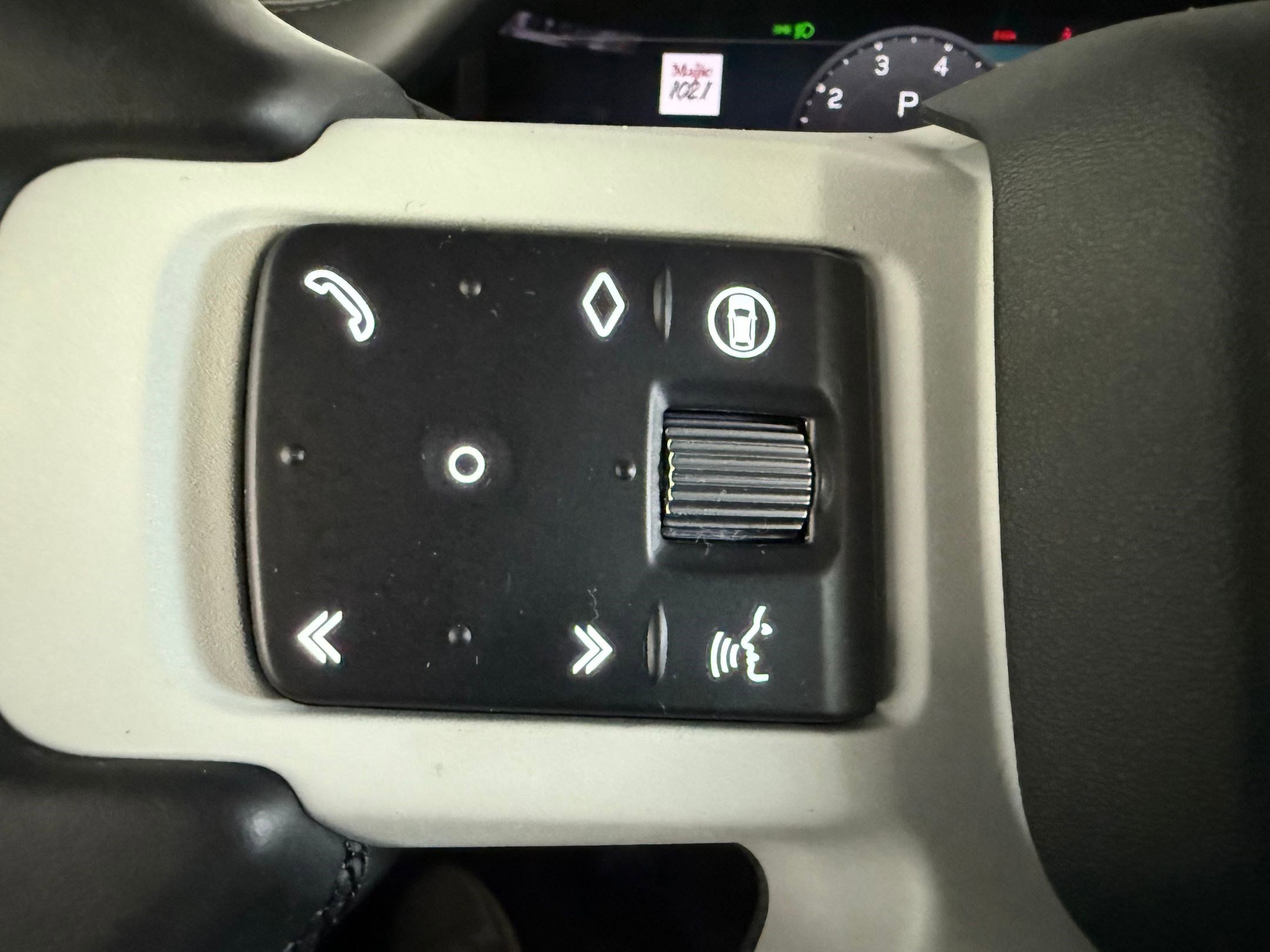 Used 2024 Land Rover Defender 110 SE AWD/4WD image 18