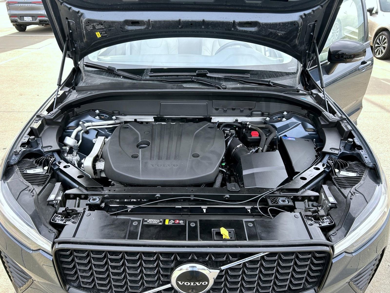 Used 2023 Volvo XC60 B5 Plus AWD/4WD image 23