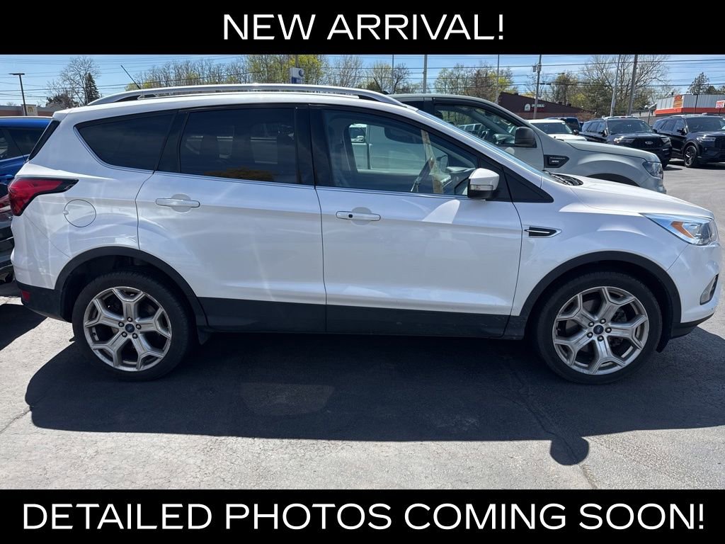 Used 2019 Ford Escape Titanium AWD/4WD image 2
