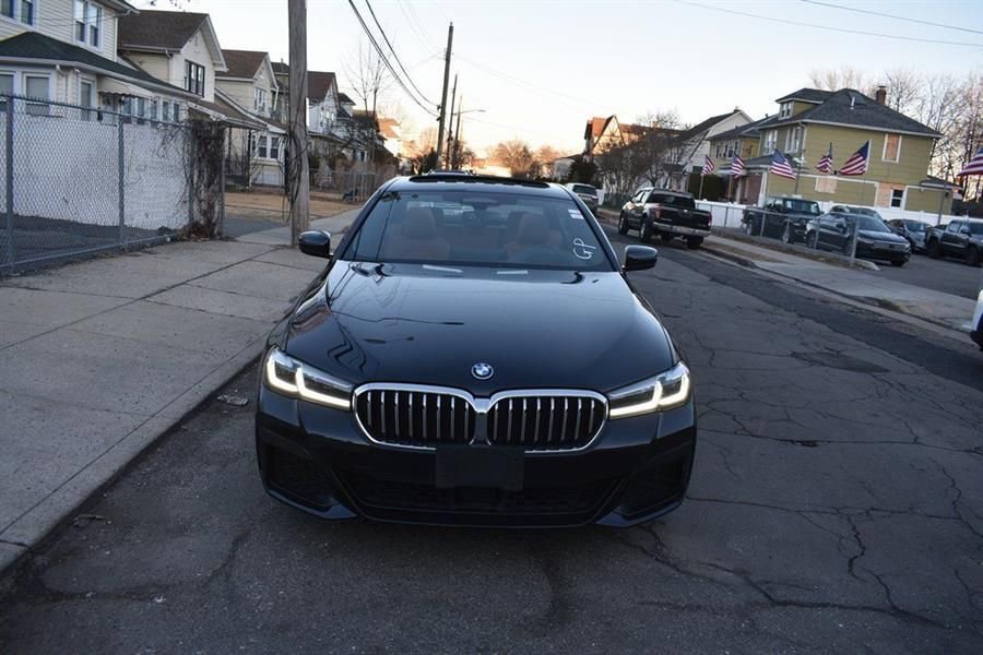 Used 2023 BMW 530e w/ M Sport Package image 3