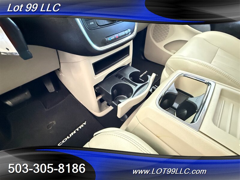 Used 2013 Chrysler Town & Country Touring FWD image 40