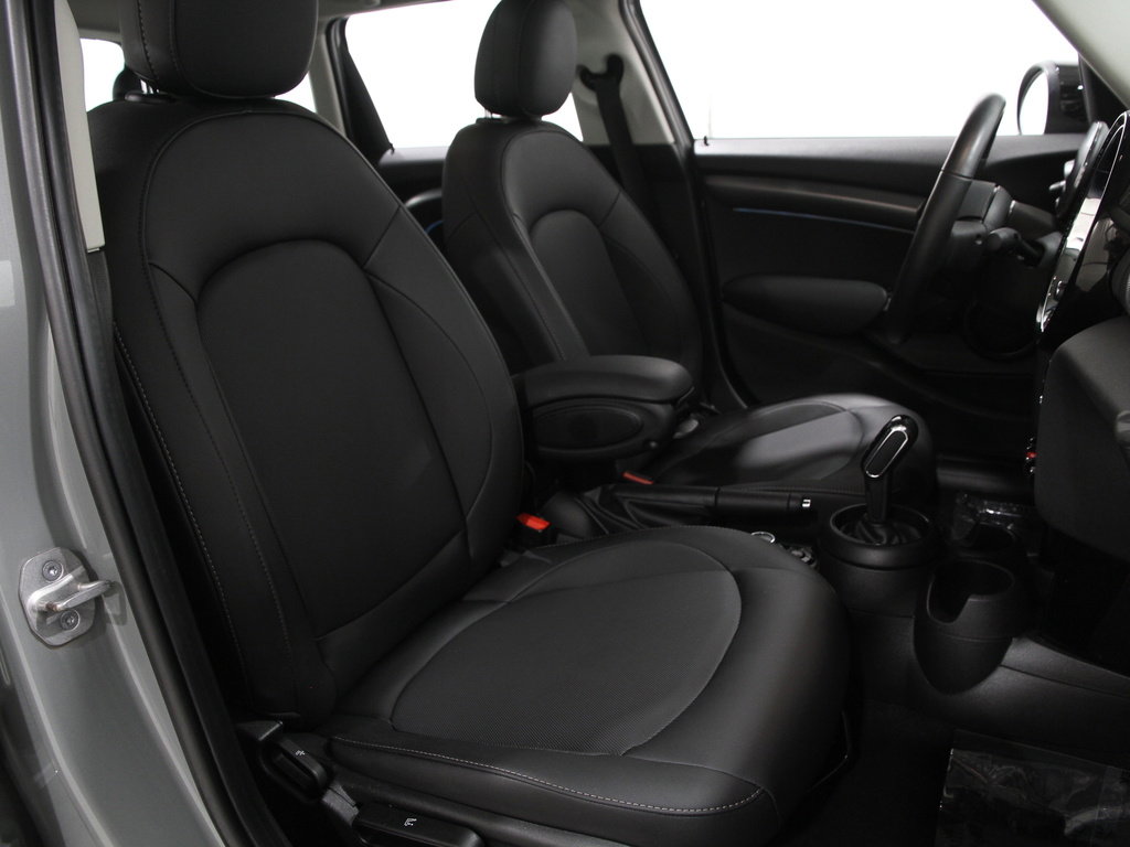 Certified 2023 MINI Cooper 4-Door Hardtop image 16