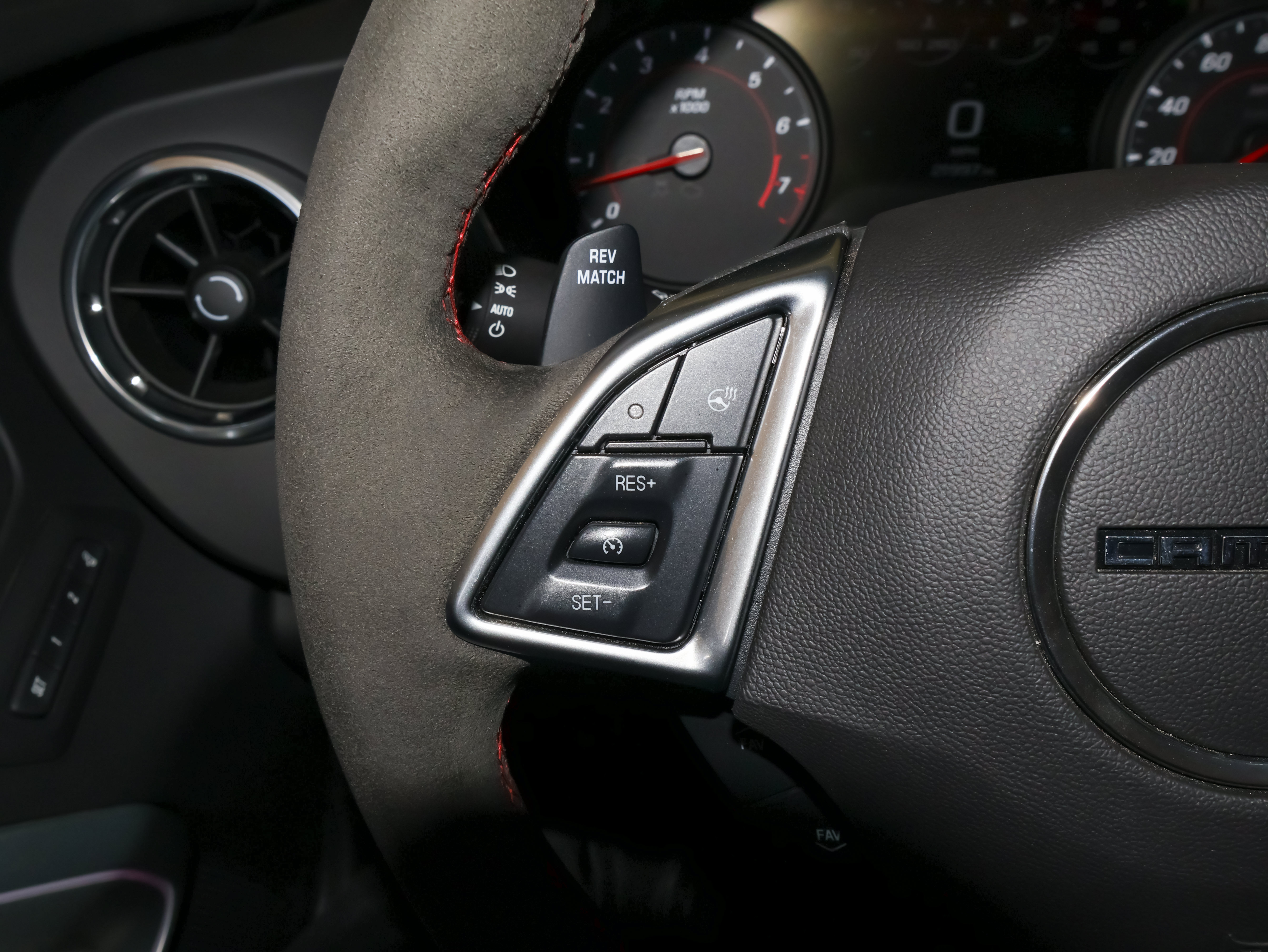 Used 2018 Chevrolet Camaro ZL1 RWD image 38