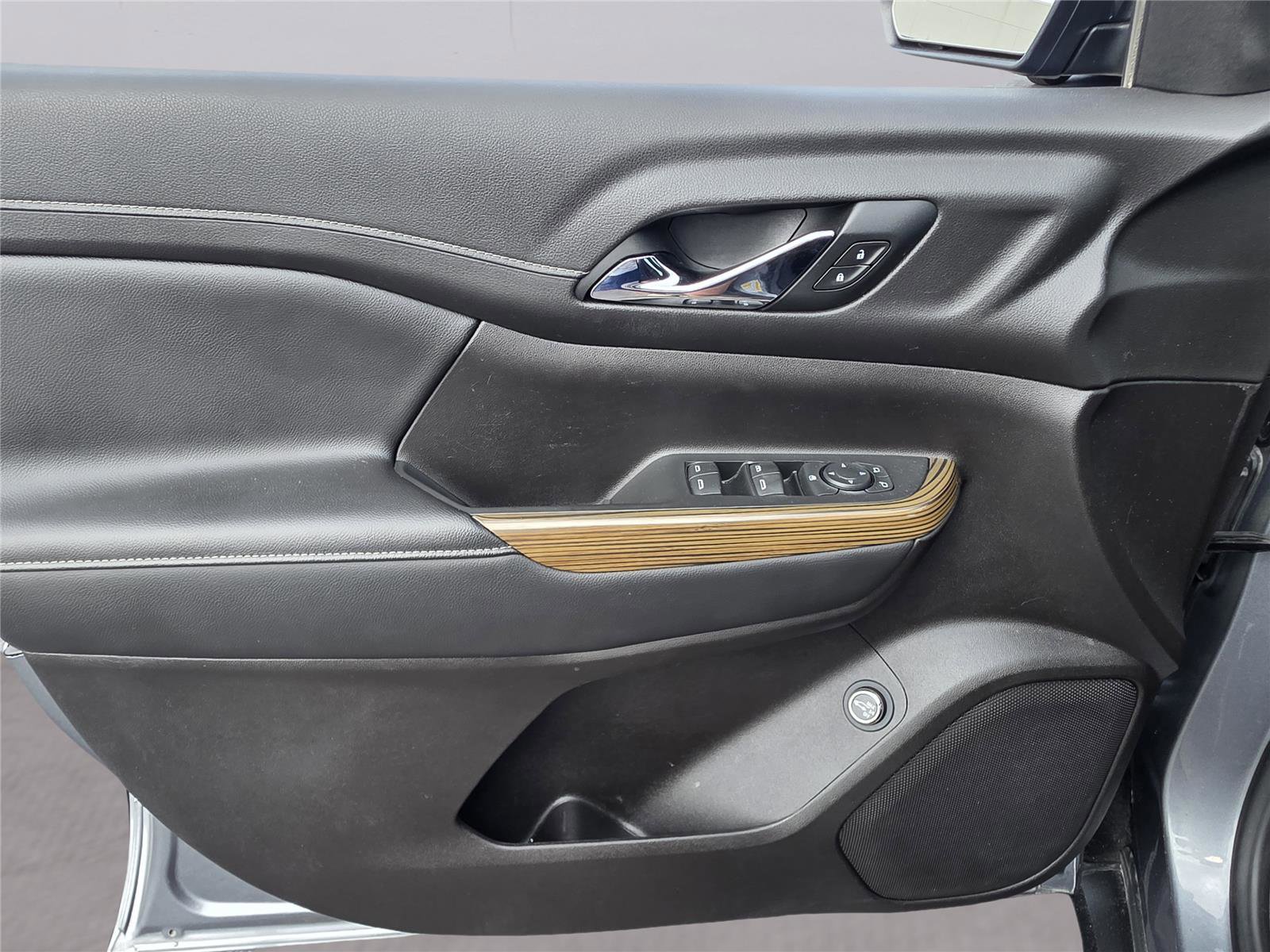 Used 2021 GMC Acadia SLE w/ Driver Convenience Package image 24