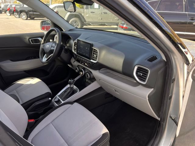 Used 2025 Hyundai Venue SEL image 35