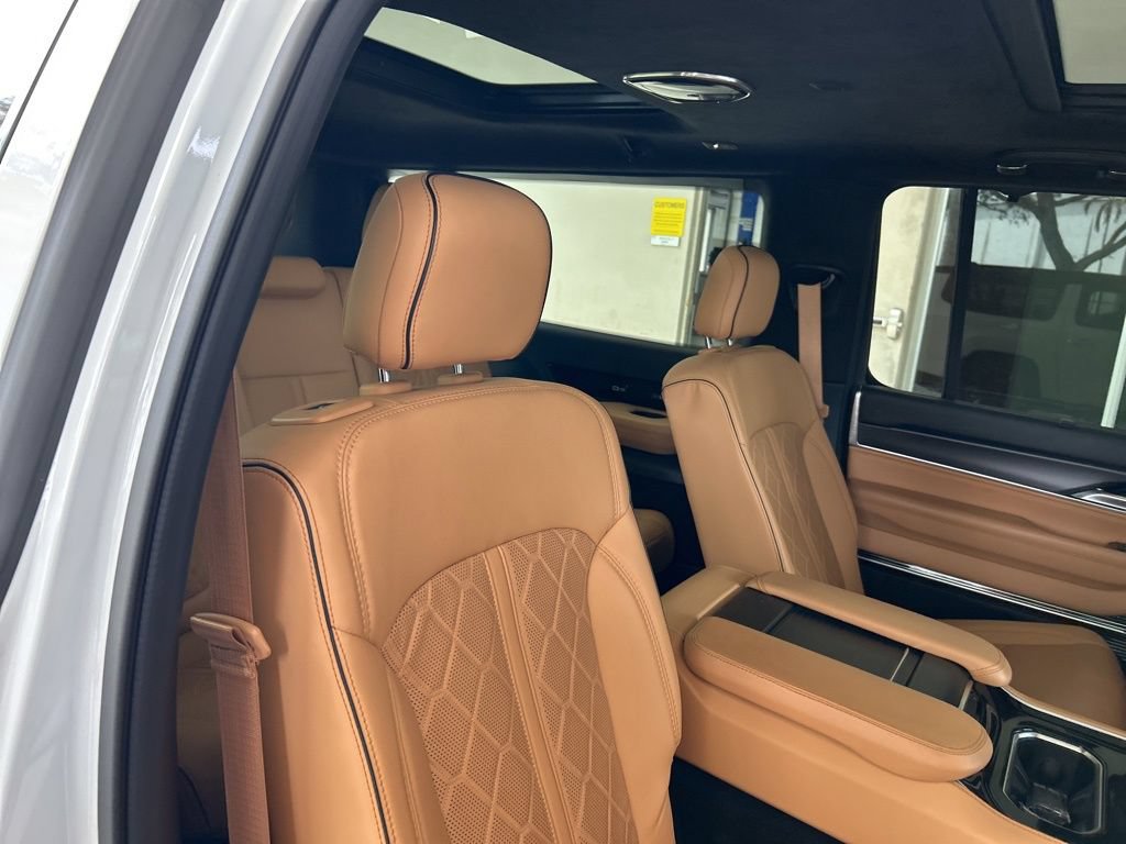 Used 2025 Jeep Grand Wagoneer L Series III w/ Rear Seat Video Group 1 AWD/4WD image 36