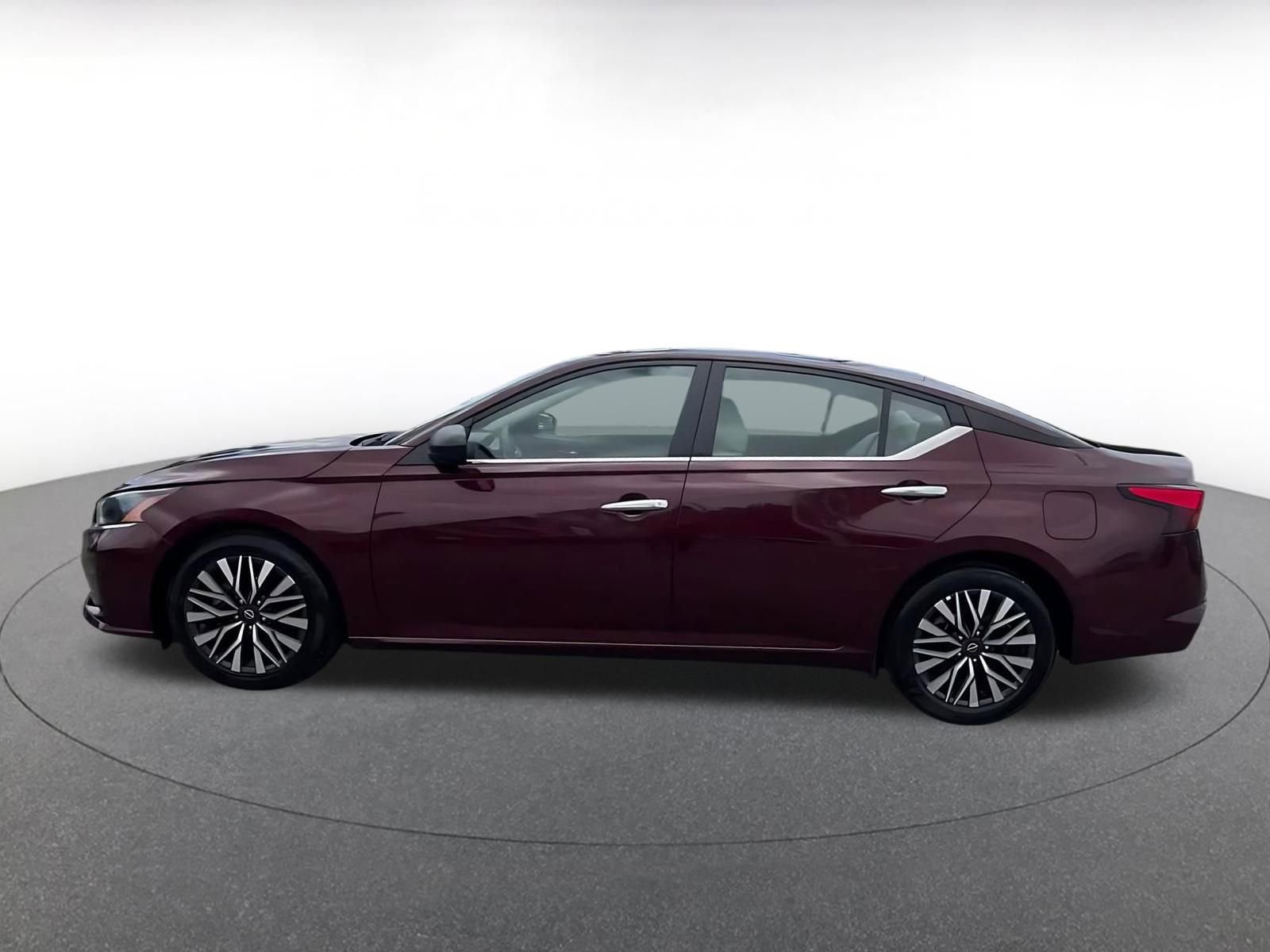 Used 2025 Nissan Altima 2.5 SV FWD image 9