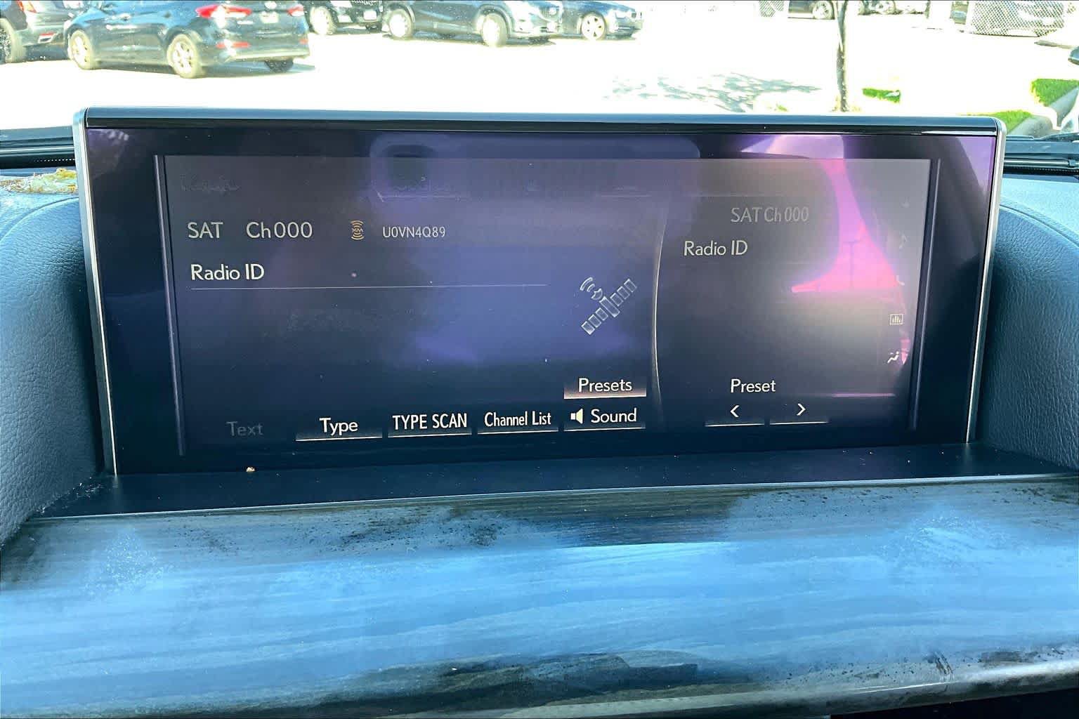 Used 2021 Lexus LX 570 4WD w/ Luxury Package image 31